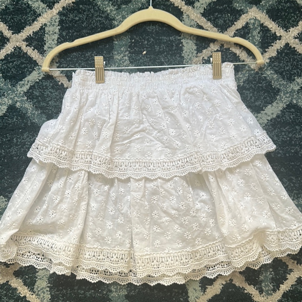 Adorable white skirt! Great for summer dinners, or as a beach cover!
